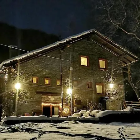 Holiday home Cozy Chalet Next To The Dora Baltea River Villaret